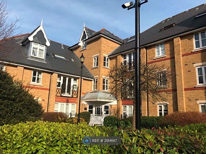 1 Bedroom Flat To Rent In Chase Side, Enfield, EN2