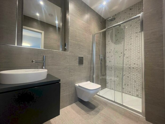 2 Bedroom Apartment To Rent In Berkshire Ct, RG12