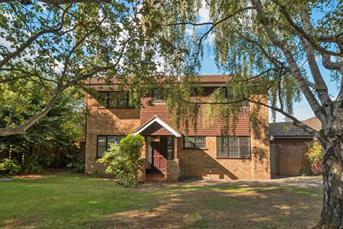 4 Bedroom Detached House For Sale In Park Green, Great Bookham, KT23