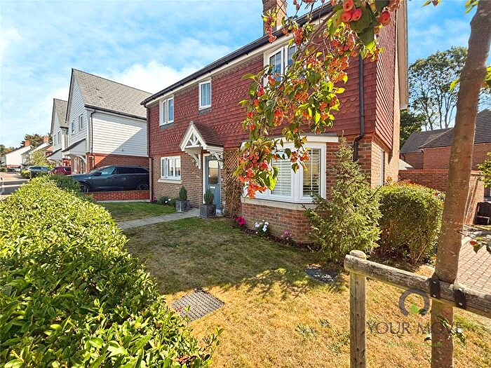 4 Bedroom Detached House For Sale In The Glebe, Yalding, Maidstone, Kent, ME18