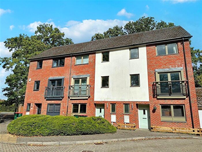 4 Bedroom Town House For Sale In Delrogue Road, Crawley, West Sussex, RH11