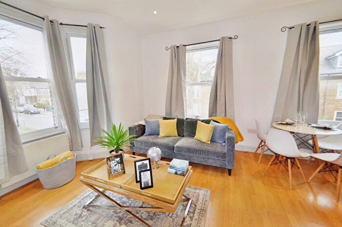 1 Bedroom Maisonette To Rent In Acton Lane, Chiswick, W4