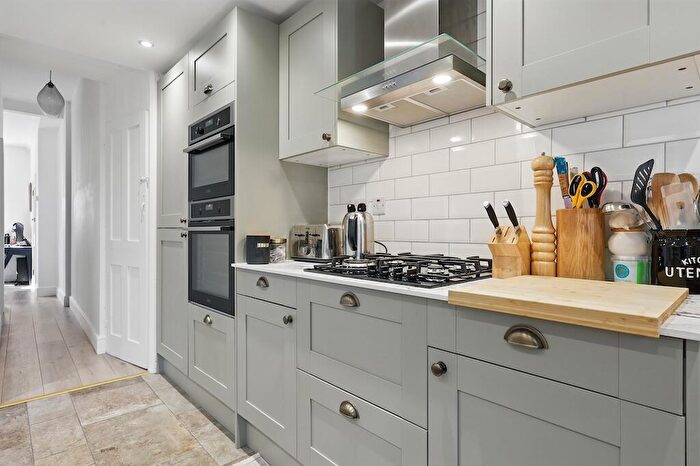 1 Bedroom Flat For Sale In Meadow Road, Loughton, IG10