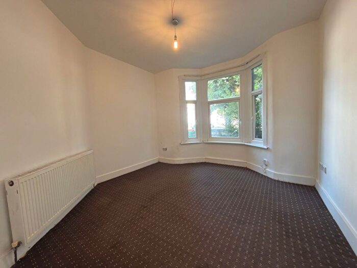 2 Bedroom Flat To Rent In Manor Park, E12