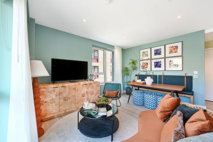 2 Bedroom Flat For Sale In Clarke Court, London, SE17