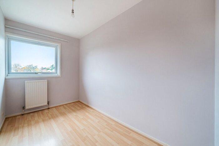 3 Bedroom Terraced House For Sale In Grove Road, Shepperton, TW17