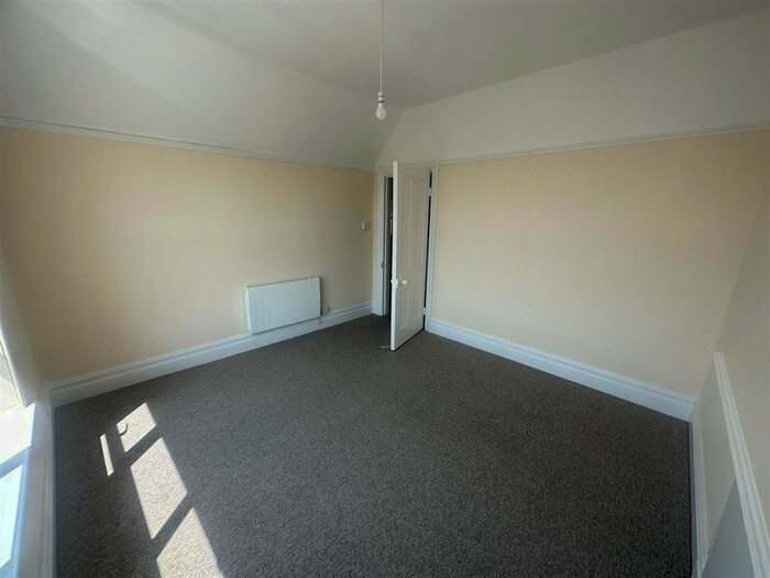 3 Bedroom Flat To Rent In East Hill, Braunton, EX33