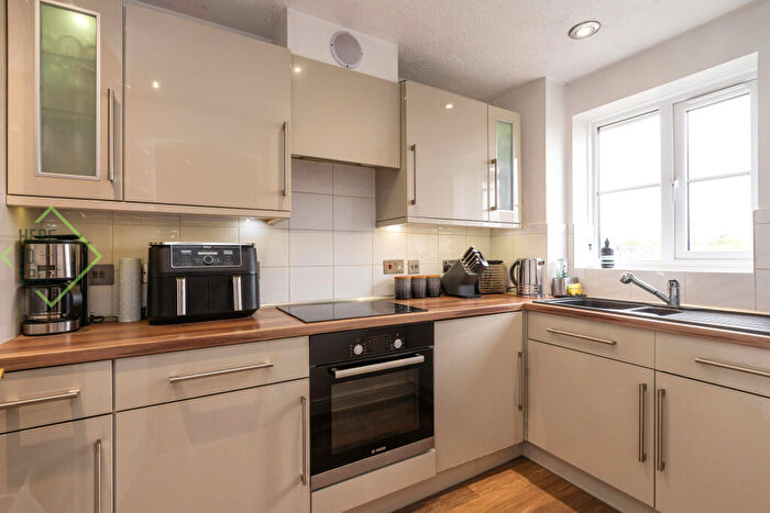 1 Bedroom Flat For Sale In Bren Court, Colgate Place, Enfield, EN3