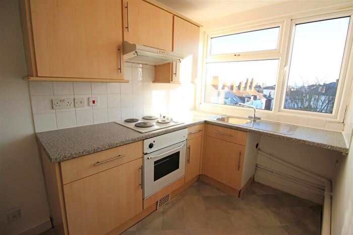 Studio To Rent In Osborne Road, Southsea, Hants, PO5
