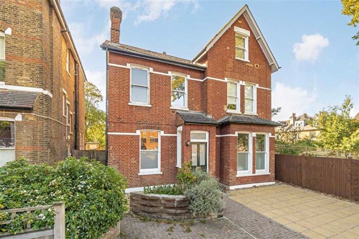 3 Bedroom Flat For Sale In Birch Grove, Lee, SE12