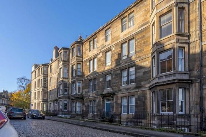 2 Bedroom Flat To Rent In Leslie Place, Edinburgh, EH4