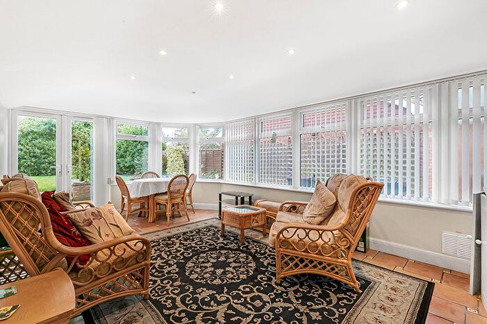 4 Bedroom Detached House For Sale In Mayflower Road, Park Street, St. Albans, AL2