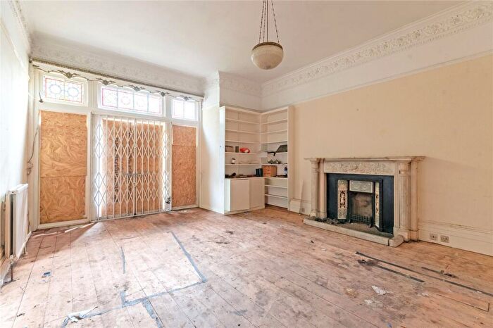 4 Bedroom Flat For Sale In Christchurch Avenue, Brondsbury, NW6