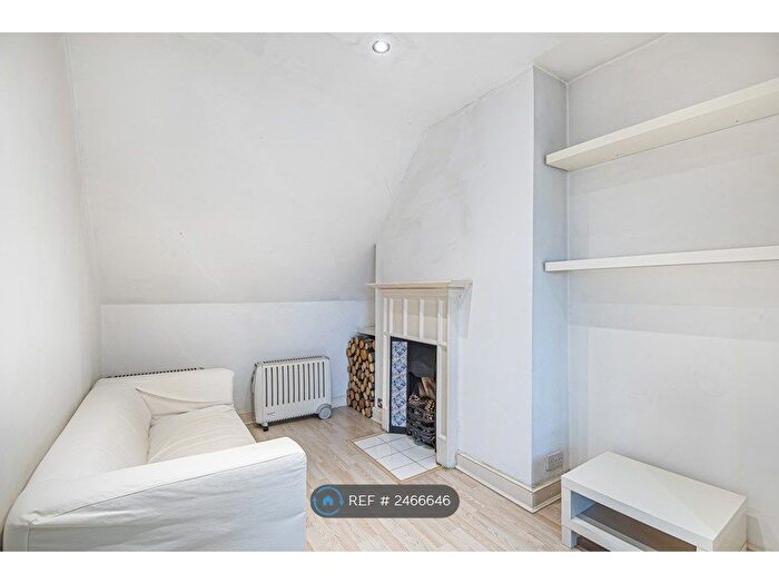 1 Bedroom Flat To Rent In Hollybush Terrace, London, SE19