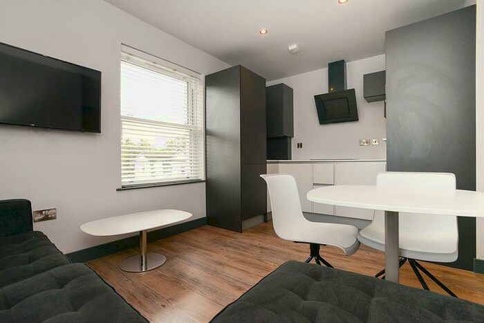 2 Bedroom Apartment To Rent In Park Suites, Waverley Street, Nottingham, NG7