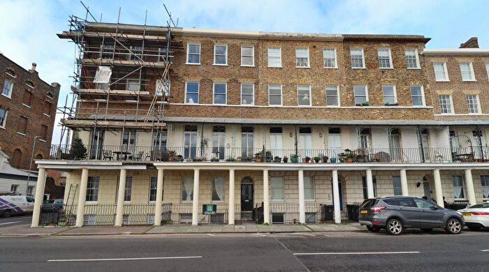 2 Bedroom Flat To Rent In Wellington Crescent, Ramsgate, CT11