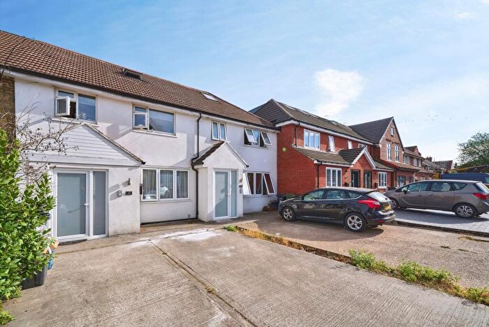 4 Bedroom Terraced House For Sale In Kingsley Road, Ilford, IG6