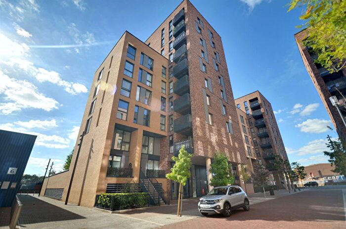 1 Bedroom Flat For Sale In Greyhound Parade, London, SW17