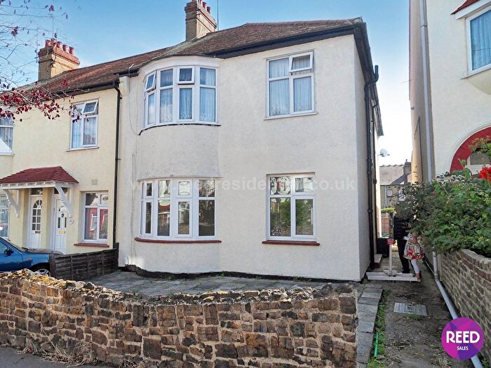 2 Bedroom Flat To Rent In Westminster Drive, Westcliff On Sea, SS0