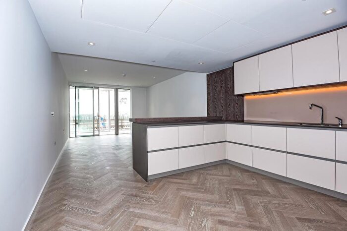 2 Bedroom Flat To Rent In Battersea, London, SW11