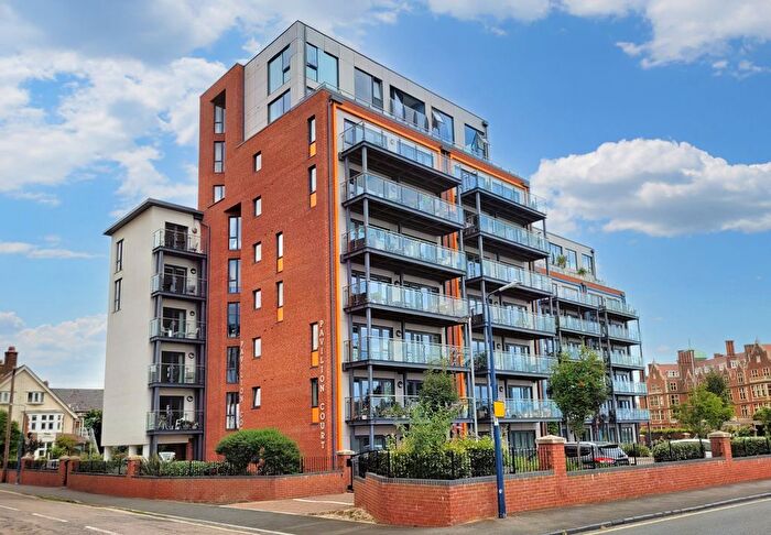 2 Bedroom Flat For Sale In Pavilion Court, Hamilton Gardens, Felixstowe, IP11