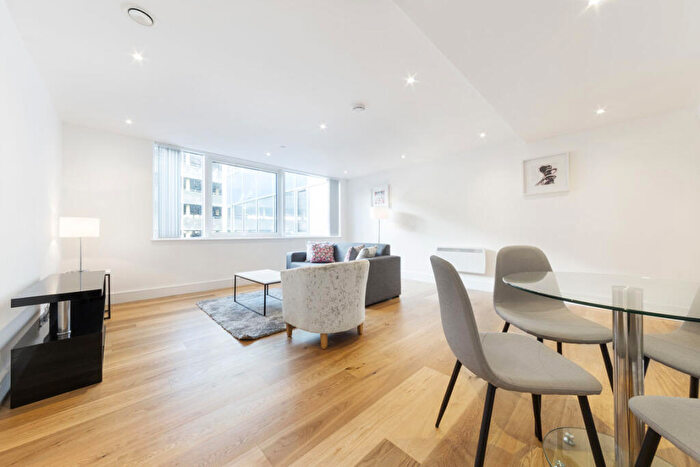 2 Bedroom Flat To Rent In Skyline, Slough, SL1