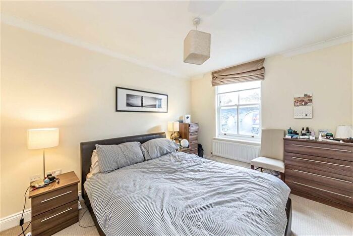 2 Bedroom Flat To Rent In Spurgeon Street, London, SE1