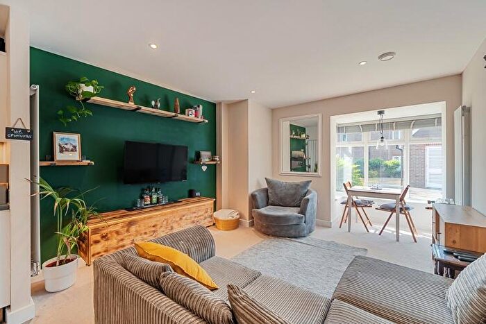 1 Bedroom Flat For Sale In Dawson Court, Ashtead, Surrey, KT21