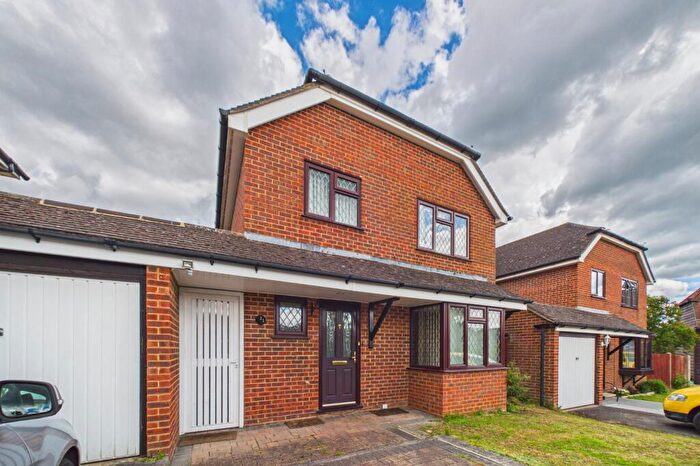 3 Bedroom Detached House To Rent In Ashtrees Road, Woodley, Reading, Berkshire, RG5