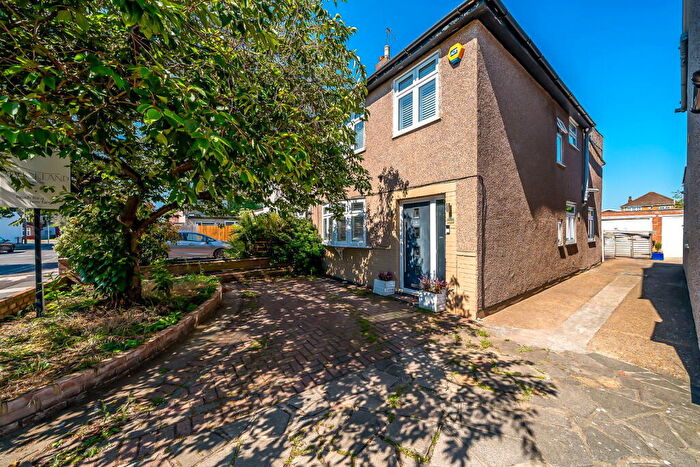 3 Bedroom Semi-Detached House For Sale In Rydal Drive, Bexleyheath, DA7