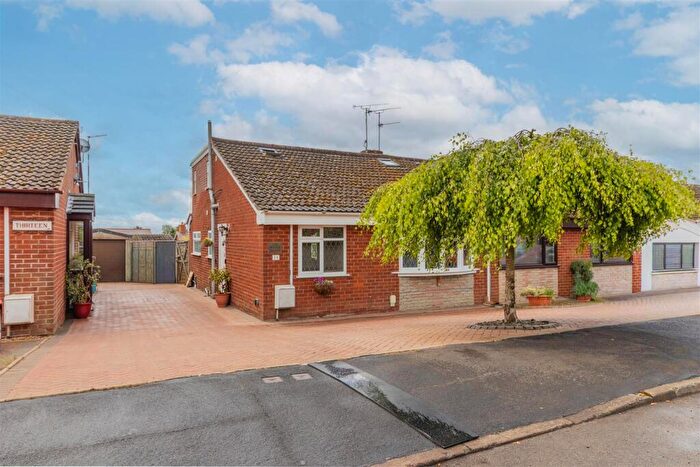 3 Bedroom Semi-Detached House For Sale In Holywell Road, Southam, CV47