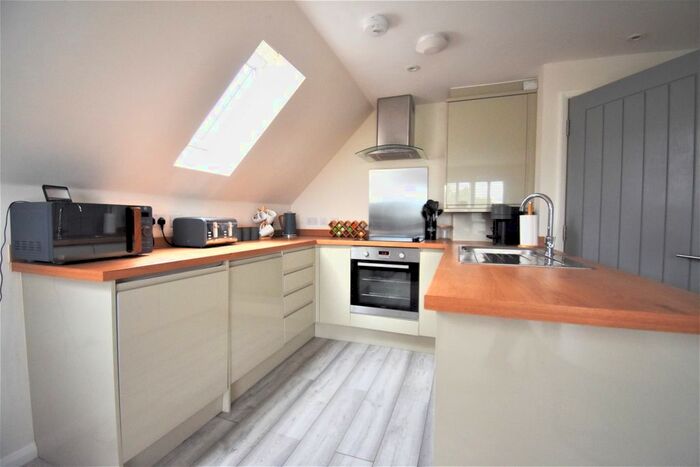 2 Bedroom Flat To Rent In Ellis Close, Eltham, SE9