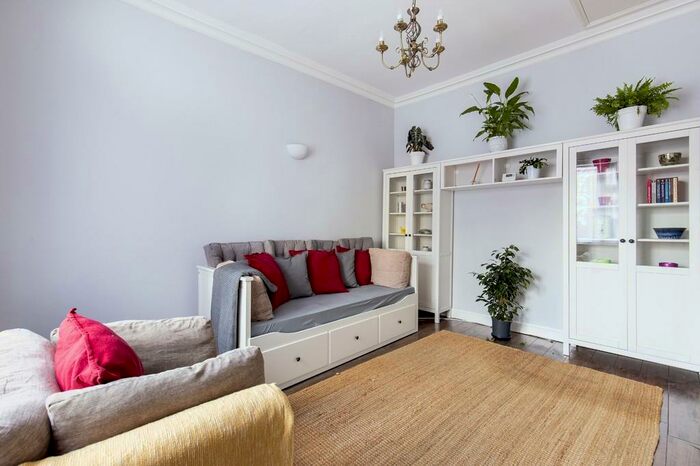 1 Bedroom Apartment To Rent In Bulwer Road, Leytonstone, E11