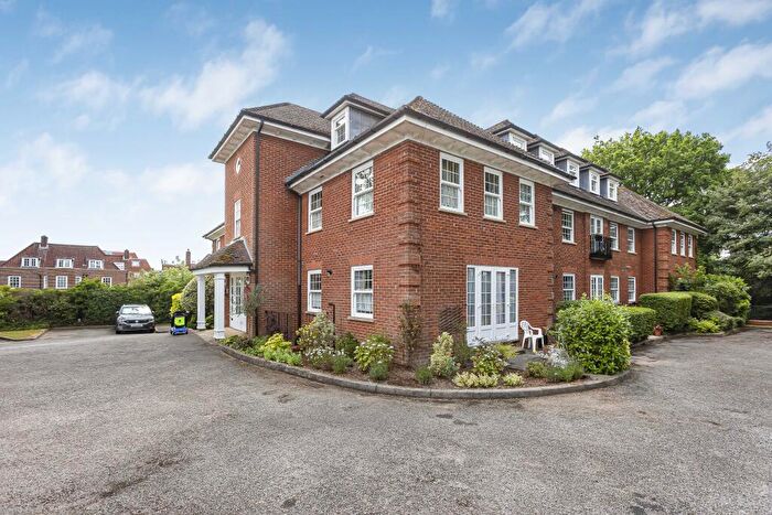 2 Bedroom Apartment For Sale In Guessens Road, Welwyn Garden City, Hertfordshire, AL8