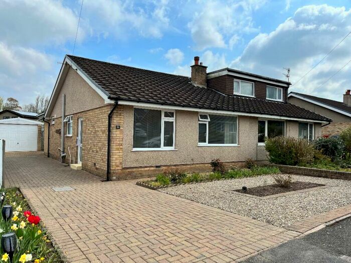 2 Bedroom Bungalow To Rent In Farmdale Road, Bowerham, Lancaster, LA1