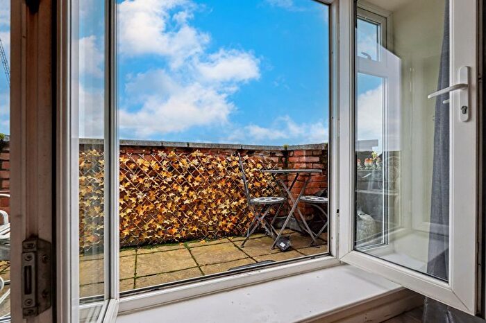 1 Bedroom Flat To Rent In High Street, Rochester, ME1