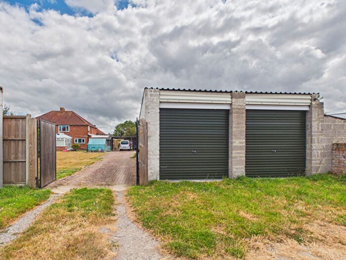 3 Bedroom Semi-Detached House For Sale In Linden Close, Bridgwater, TA6
