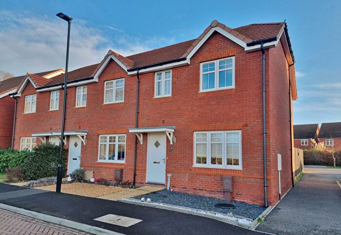3 Bedroom End Of Terrace House For Sale In Kennett Way, Emsworth, PO10