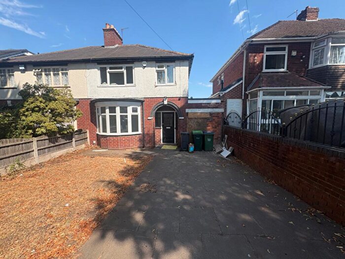 3 Bedroom Semi-Detached House To Rent In Dog Kennel Lane, Oldbury, B68