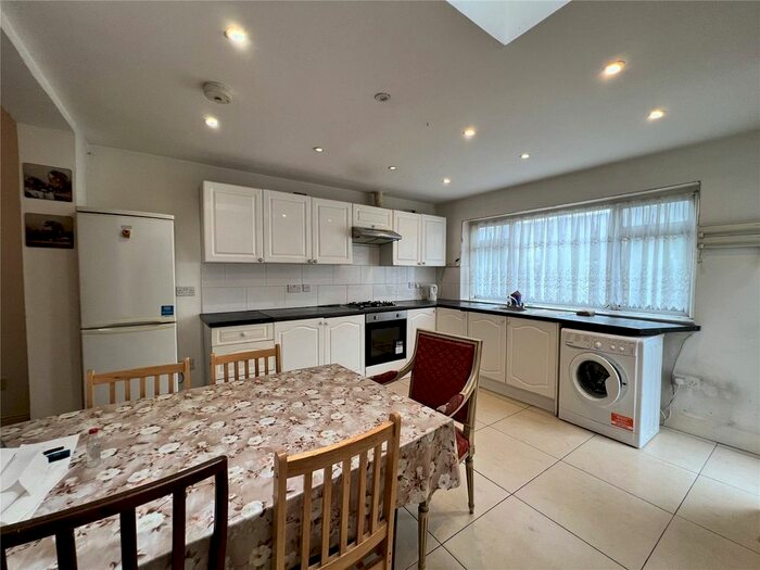 4 Bedroom Terraced House To Rent In Tottenhall Road, Palmers Green, London, N13