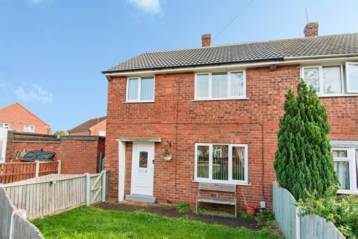 3 Bedroom Semi Detached House For Sale In Dawtrie Close, Castleford, WF10