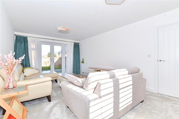 3 Bedroom Detached House For Sale In Seymour Drive, Marden, Marden, Kent, TN12