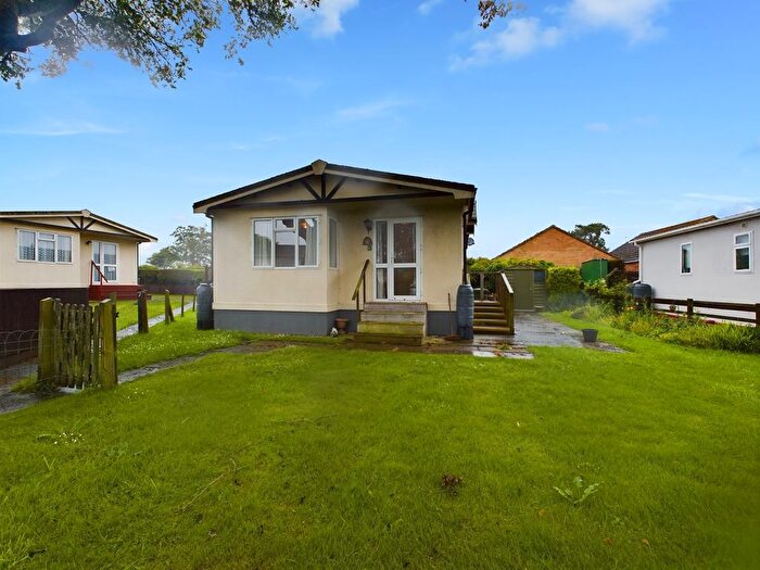 2 Bedroom Mobile/park Home For Sale In Orchard Park, Shouldham, King's Lynn, PE33