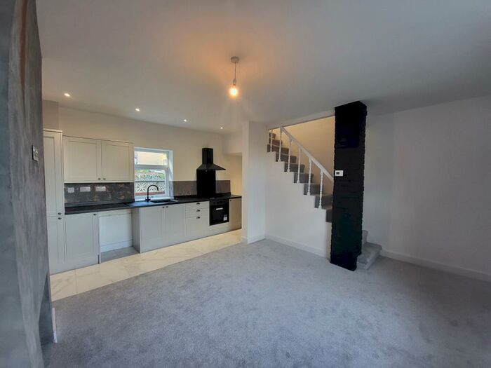 2 Bedroom House To Rent In Hall Street, Bradford, BD6