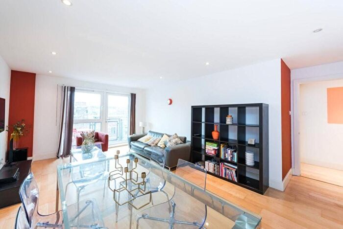 3 Bedroom Flat To Rent In Vauxhall Bridge Road, Westminster, SW1V