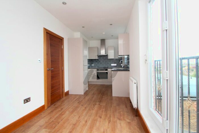 2 Bedroom Flat To Rent In Ferme Park Road, Crouch End, N8
