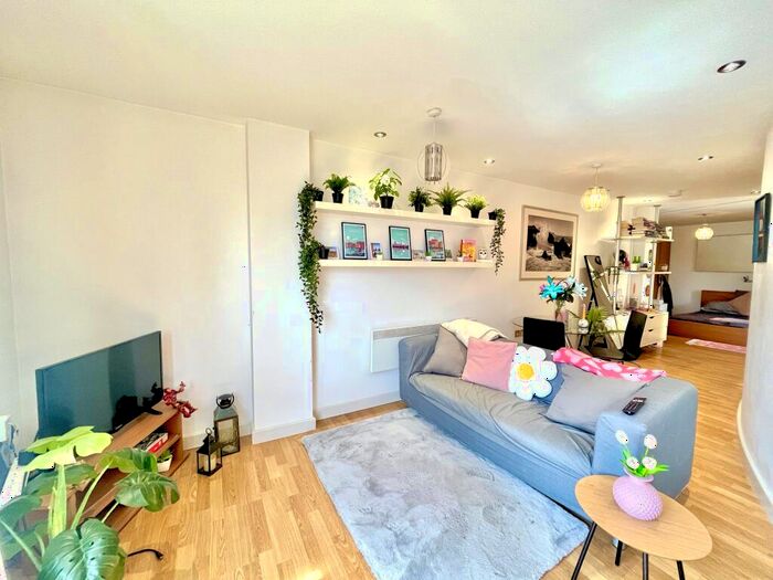 Studio To Rent In Baltic Quay Apartments, Gateshead Quays, NE8