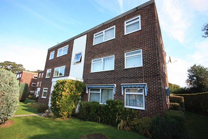 2 Bedroom Flat To Rent In Thornton Close, Guildford, GU2