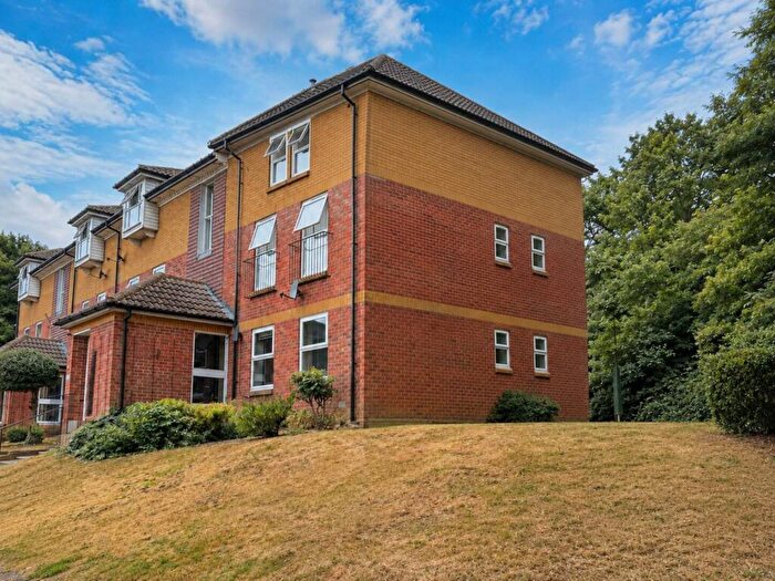 2 Bedroom Flat To Rent In Lower Furney Close, High Wycombe, HP13