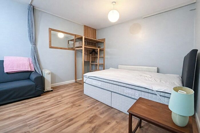 1 Bedroom Studio To Rent In Deeds Grove, High Wycombe, HP12